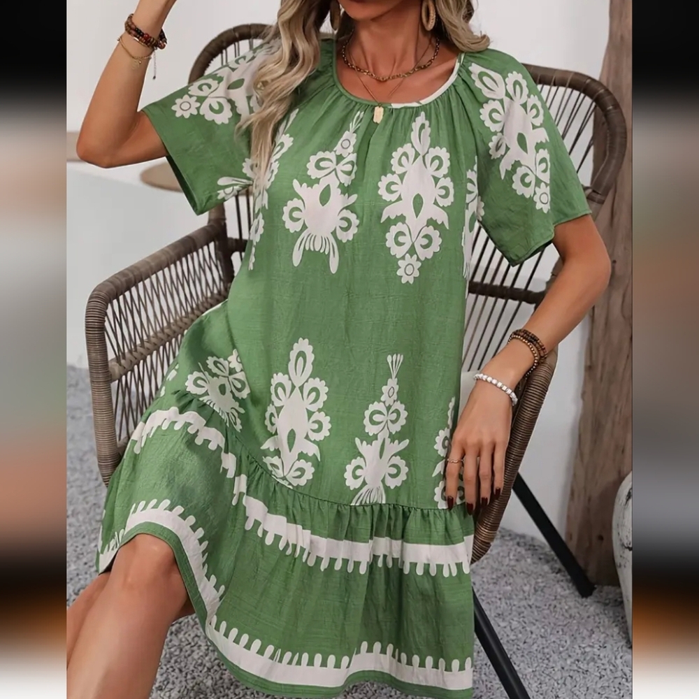 NEW Chic Green Patterned Mini Dress - Picture 5 of 10
